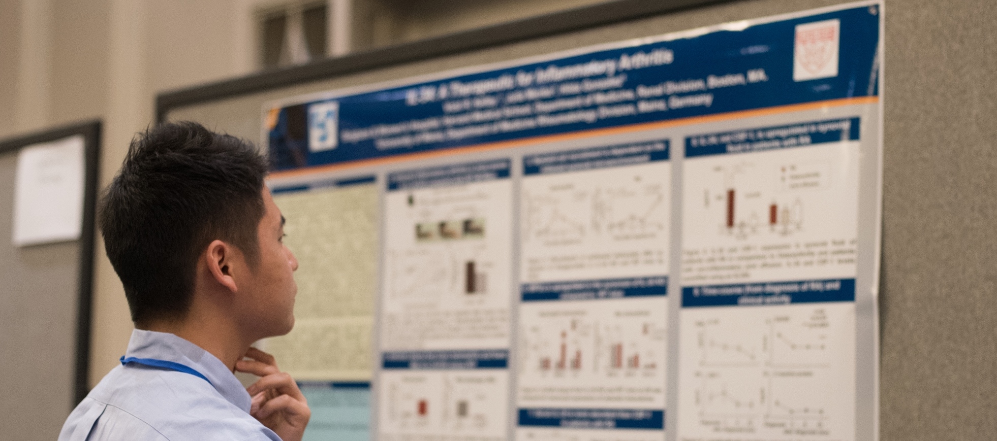 Researcher reviews results from Foundation-funded study at the 2016 Investigators' Meeting.
